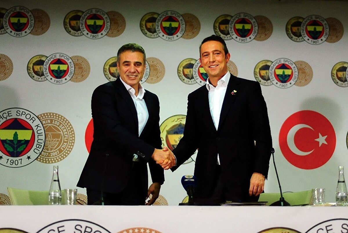 LİG ŞAMPİYONLUĞU YAŞAYAMADI<br>7 yıllık süreçte Ali Koç'un en çok eleştirildiği konu, futboldaki sportif başarısızlık oldu. Phillip Cocu, Erwin Koeman, Ersun Yanal, Tahir Karapınar, Erol Bulut, Emre Belözoğlu, Vítor Pereira, İsmail Kartal, Jorge Jesus ve yeniden İsmail Kartalı getirdi. Geçtiğimiz sezonda teknik direktör José Mourinho ile çalışan Ali Koç, son olarak ise Domenico Tedesco'yu göreve getirdi. 