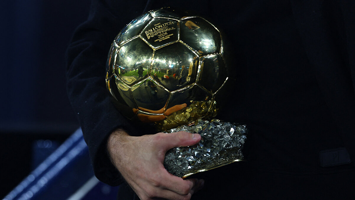 İLK 10'A GİREN İSİMLER NETLEŞTİ<br>DEMBÉLÉ<br><br>MBAPPÉ<br><br>PALMER<br><br>YAMAL<br><br>VITINHA<br><br>NUNO MENDES<br><br>DONNARUMMA<br><br>HAKIMI<br><br>SALAH<br><br>RAPHINHA