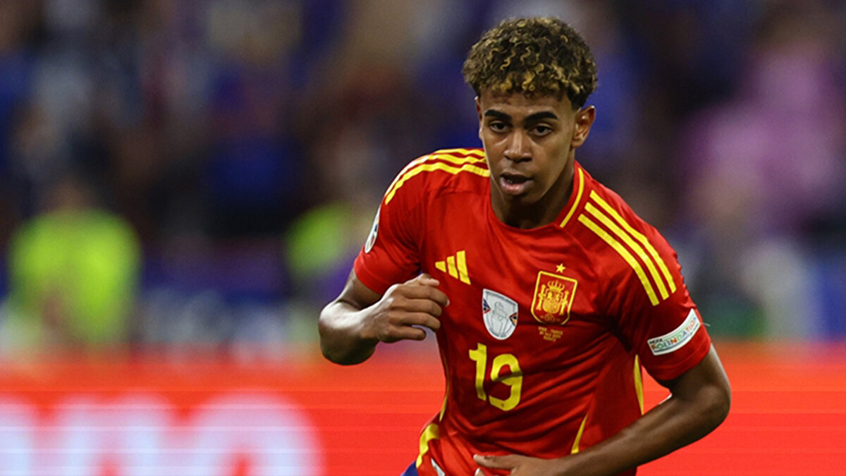 2025 yılı için düzenlenen Ballon D'or ödül töreninde milli oyuncumuz Kenan Yıldızı'nda adaylar arasında yer aldığı yılın en iyi genç oyuncusu için verilen Kopa Trophy'nin kazananı açıklandı.