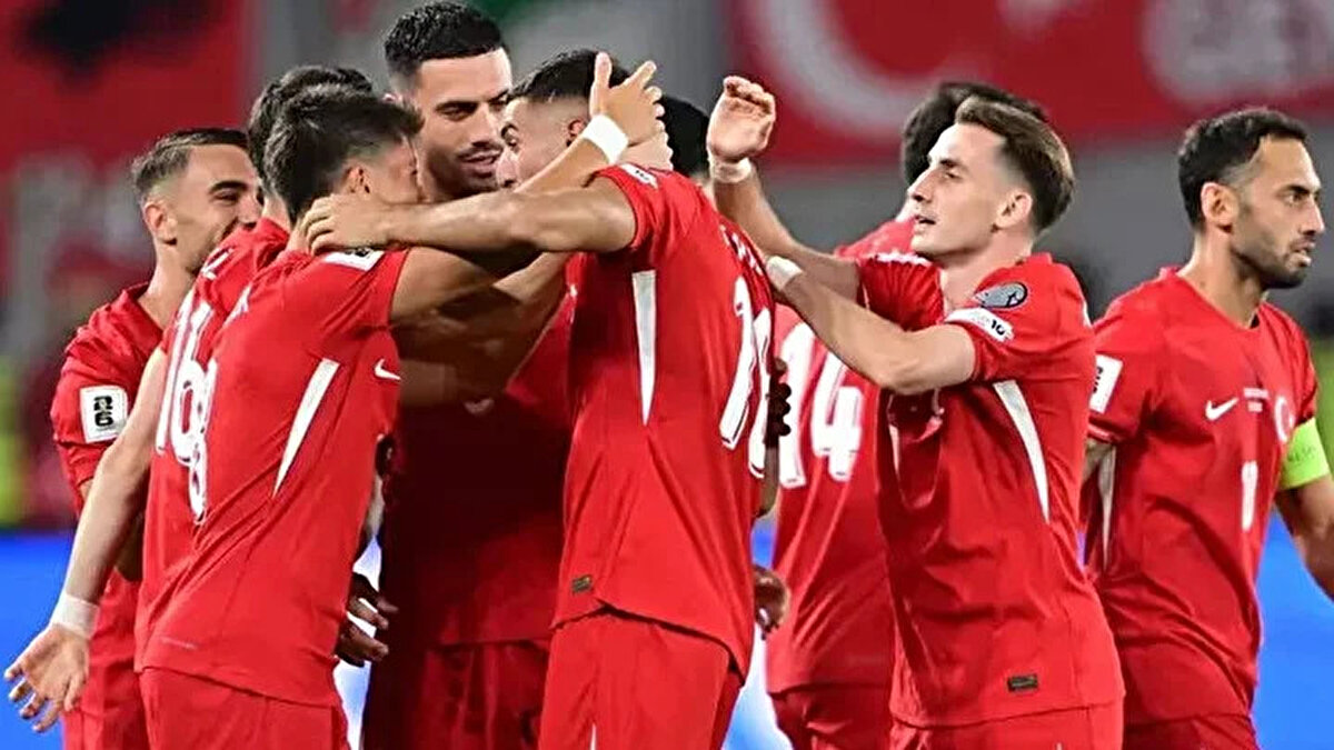 Milli maç bugün mü?<br><br>Son günlerde sıkça sorulan sorulardan biri de “Milli maç bugün mü?” oldu. Ancak Bulgaristan Türkiye maçı bugün oynanmayacak. Karşılaşmanın oynanmasına yaklaşık bir ay var. Bugün sahaya çıkan takım, A Milli Futbol Takımı değil, A Milli Erkek Voleybol Takımı oldu. Milliler, 2025 Dünya Şampiyonası’nda Hollanda ile karşı karşıya geldi.