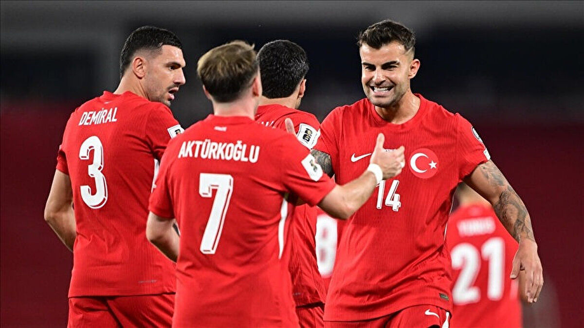 Bulgaristan Türkiye maçı hangi kanalda yayınlanacak?<br><br>Futbolseverlerin yakından takip edeceği Bulgaristan Türkiye maçı TV8 ekranlarından naklen ve şifresiz olarak yayınlanacak. Bu sayede sporseverler ek şifre ya da ücret ödemeden maçı izleyebilecek.