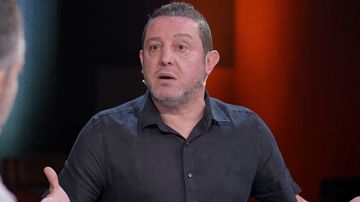 "Fenerbahçe, 6 puan geride. Beşiktaş 4 Ya böyle bir şey olur mu ya? Arkadaşlar kimse kusura bakmasın. Dün akşam Fenerbahçe maç sonu yayınını yaptık."