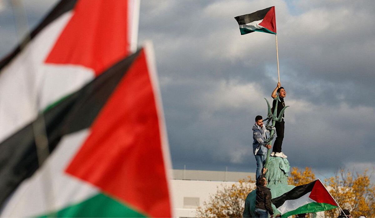 Eylül 2025 itibarıyla  Birleşmiş Milletler üyesi ülkeler arasında Filistin'i devlet olarak resmen tanımayan ülkeler:<br><br>Almanya<br>Amerika Birleşik Devletleri<br>Avusturya<br>Danimarka<br>Eritre<br>Estonya<br>Fiji<br>Finlandiya<br>Güney Kore<br>Hırvatistan<br>Hollanda<br>İsrail<br>İsviçre<br>İtalya<br>Japonya<br>Kamerun<br>Kiribati<br>Kuzey Makedonya<br>Letonya<br>Lihtenştayn<br>Litvanya<br>Marshall Adaları<br>Mikronezya<br>Moldova<br>Monako<br>Myanmar<br>Nauru<br>Palau<br>Panama<br>Samoa<br>Singapur<br>Solomon Adaları<br>Tonga<br>Tuvalu<br>Yeni Zelanda<br>Yunanistan