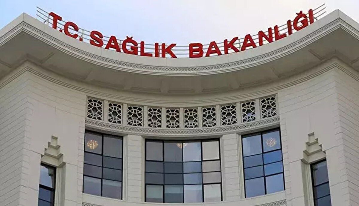 Sağlık Bakanlığı personel alımı başvuruları ne zaman?<br><br>Sağlık Bakanlığı 18 bin personel alımı başvurularının tarihi henüz netleşmedi. Sağlık Bakanı Kemal Memişoğlu, geçtiğimiz haftalarda yaptığı açıklamada, Ekim ayında 18 bin personel alımı için ilan yayımlanacağını duyurdu. Bu nedenle başvuruların Ekim ayı içerisinde başlaması bekleniyor.