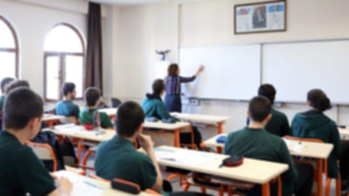 Özetle; öğrenciler Kasım ara tatili ile kısa bir mola verdikten sonra, asıl dinlenme dönemi olan sömestr tatili 2026 için 19 Ocak tarihini bekleyecek.