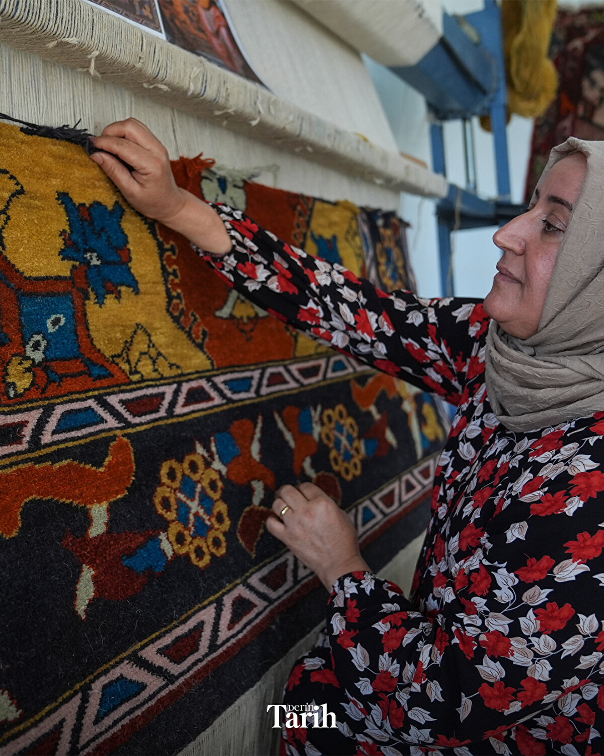 Gülay Fitöz, Hooch'un eserinde Bergama halısına yer vermesinden ilham alarak çalışma başlattı.