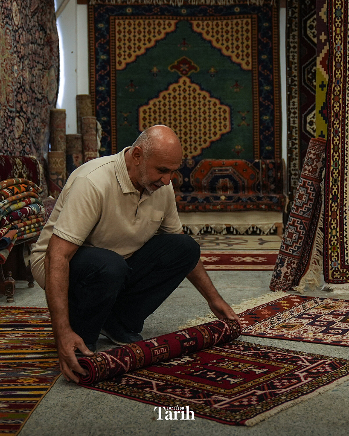 AK Parti İzmir Milletvekili Ceyda Bölünmez Çankırı, halı dokuyan kadınları ziyaret ederek Hollandalı heyet ile bir araya geldi.