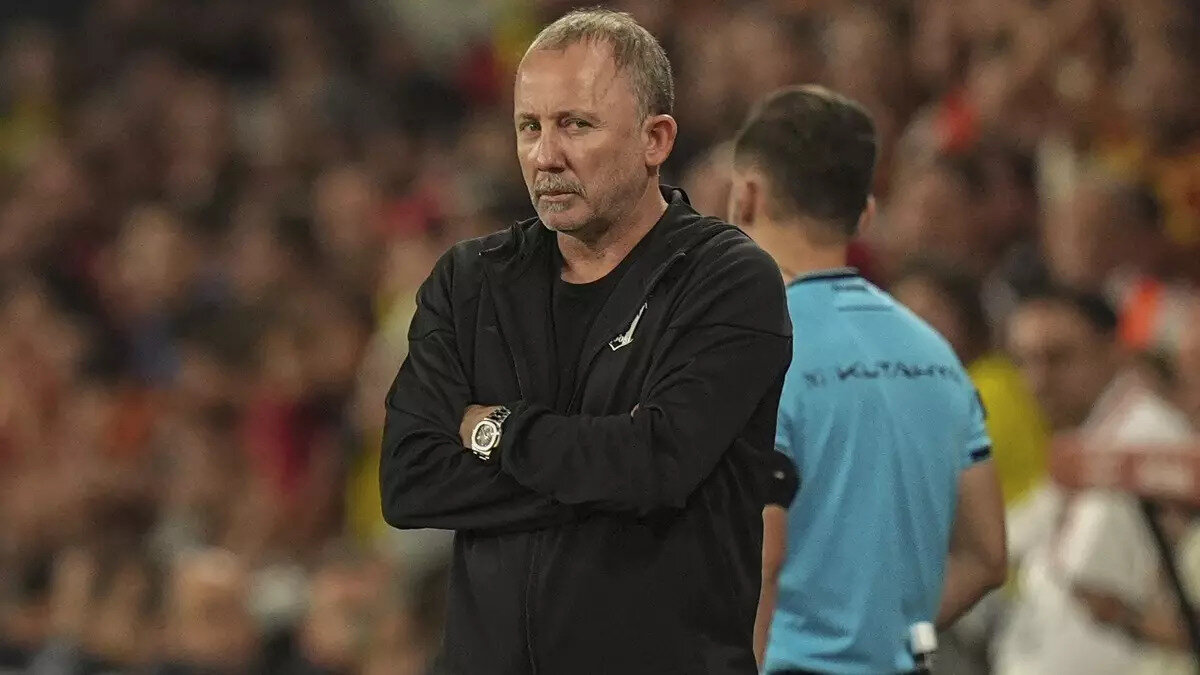 Avrupa maçları nedeniyle Trendyol Süper Lig'in 1. haftasında oynanamayan Kayserispor - Beşiktaş maçının tarihi belli oldu. Beşiktaş erteleme maçında Kayserispor'a konuk olacak. Siyah-beyazlılar zirve ile arasındaki puan farkını kapatmak isterken, Kayserispor ise üst sıralara çıkmak için mücadele edecek.