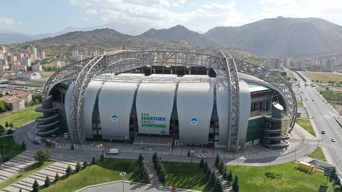 Kayserispor - Beşiktaş maçı ne zaman, saat kaçta ve hangi kanalda?<br><br>Tarih: 24 Eylül Çarşamba 2025<br><br>Saat: 20.00<br><br>Stad: RHG Enertürk Enerji Stadı<br><br>Yayın: Bein Sports 1<br>