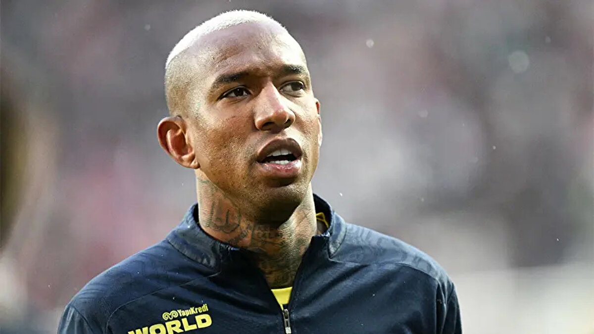 Fenerbahçe'den yapılan açıklamaya göre kart cezalısı bulunan Anderson Talisca kadroya dahil edilmedi. Sarı-lacivertlilerde ayrıca sakatlığı bulunan Jhon Duran ve bireysel çalışan Edson Alvarez kamp kadrosunda yer almadı.