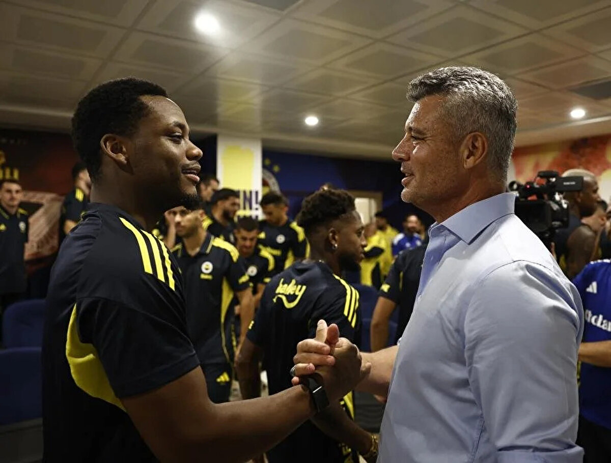 Fenerbahçe'nin 38. başkanı olan Sadettin Saran, Dinamo Zagreb maçı öncesinde takımla bir araya geldi.