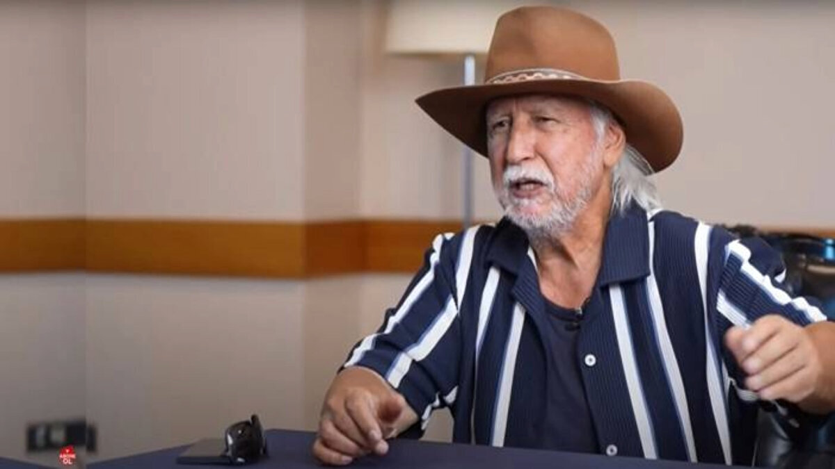 Çünkü dağın tepesinde ona paralel gelen faylardaki kırılmalar var. Onlar beşlik depremler yapıyor. Beşlik depremler 10 km karelik bir depremdir. Altılı depremde ise 100 km kareliktir. 6.1'lik 200 km karelik bir alandır.<br>Demek ki burada dörtlü depremlerde bir km çapında bir alan yırtılıyor, beşlik depremlerde ise üç km çapında 10 km'lik bir alan yırtılıyor. Yani 200 km içine doldurun onluk. Kaç tane onluk deprem girer 200 km içine? O kadar, bunu halk izlesin o kadar deprem olabilir artışı, ama bu ana depremi boşalttığı için orada boşalmayan kesimlerde olan depremler.