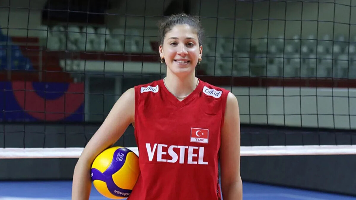 İlkin Aydın Takımdan İhraç mı Edildi?<br><br>Bir diğer merak edilen iddia ise “İlkin Aydın takımdan ihraç mı edildi?” sorusu oldu. Fakat resmi kaynaklardan alınan bilgilere göre İlkin Aydın’ın milli takımdan ihraç edildiği yönündeki haberler doğru değil.