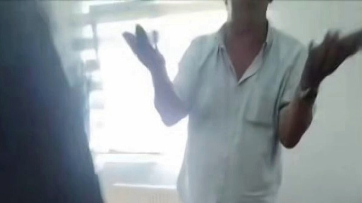 Bunun üzerine kadın, ’ben kendi kendime gerekçe üretsem nasıl olur’ diyerek yanında getirdiği kaynar suyu, şantiye şefinin üzerine döktü. 