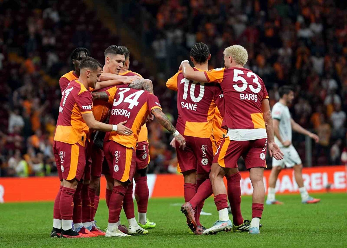 GALATASARAY HAFTAYA LİVERPOOL İLE KARŞILAŞACAK<br>Ligde hafta sonu Alanyaspor ile karşılaşacak olan Galatasaray, 30 Eylül salı günü de Şampiyonlar Ligi'nde Liverpool'u konuk edecek. 