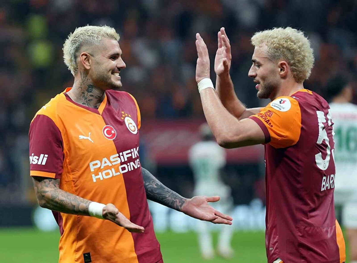 Erman Toroğlu: Galatasaray maçın başından itibaren zaten 9 kişi oynadı. Biri Icardi, diğeri Sane. Okan, ikisini de çıkarmadı. Bunların herhalde antrenmanları eksik, ‘maçla bunu kapattırayım’ dedi. Mutlaka Liverpool maçını düşünüyordur. Maç 3-1 olduğunda bile Galatasaray’da bir panik başladı; ‘Bir gol yerse 3-2 olursa ne olur?’ diye. (Sözcü)