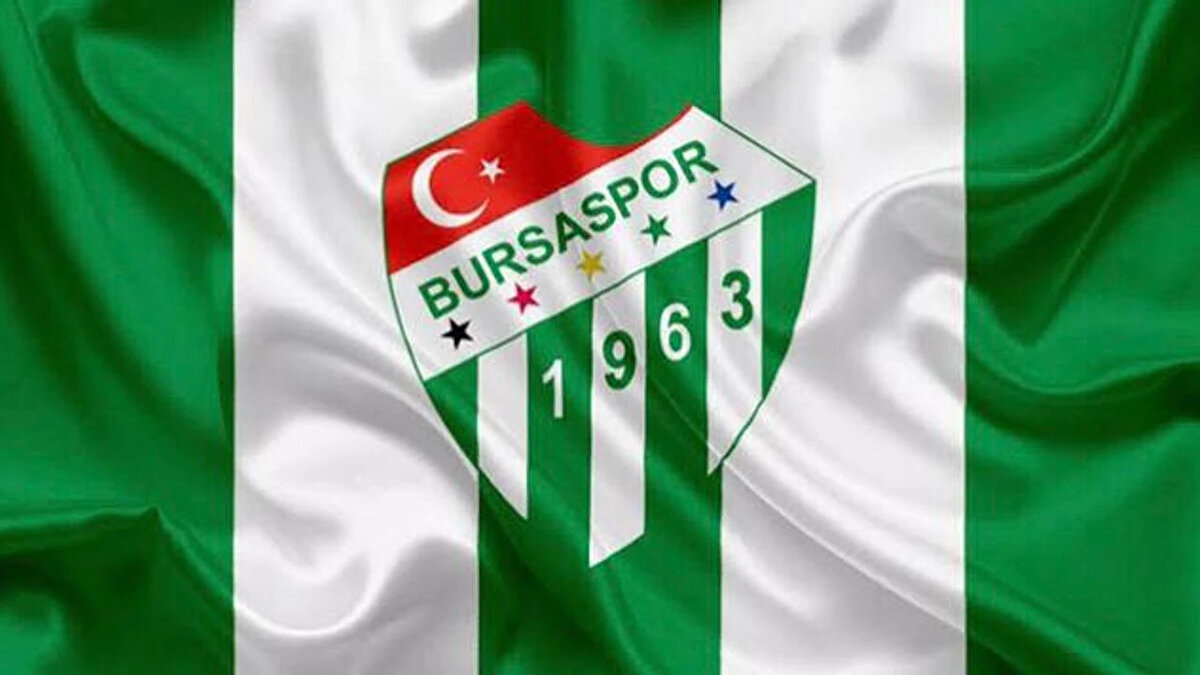 Bursaspor<br><br>Yeşil ve beyaz renkler, şehrin doğasını ve saflığını temsil eder. Beş küçük yıldız, kulübün kurucu amatör takımlarını simgeler.<br><br>Tipografik düzen, renklerle birlikte logoya dengeli ve sade bir görünüm kazandırır.