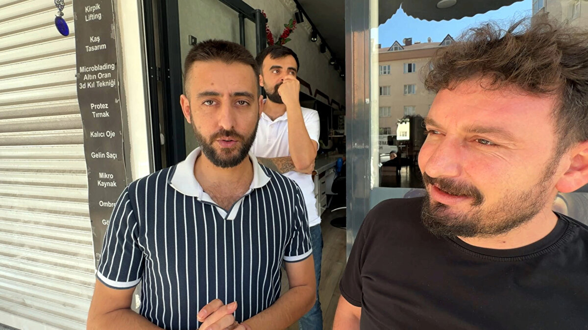 Avcılar’da sosyal medya üzerinden parayı alan kişiye ulaşmaya çalışan üç arkadaştan biri bu kişiyi dün teşhis ederek durdurdu. Durumu anlatıp parayı isteyen Şerif Yalçın’dan kısa süre isteyen bu kişinin, aldığı parayı teslim edeceğini söylediği öğrenildi.