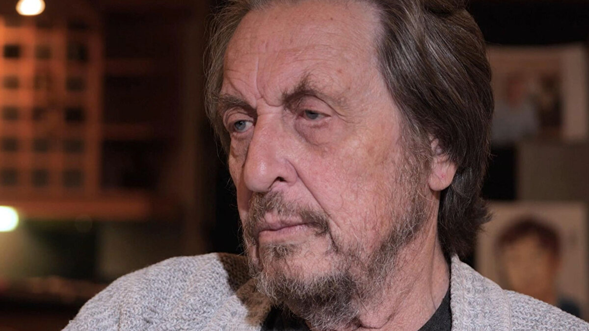 Şikayetler üzerine şu ana kadar üç ayrı polis soruşturması açılsa da Errol Musk hiçbir suçtan hüküm giymedi.<br><br>Aile yakınları, Elon Musk'tan sık sık duruma müdahale etmesini isterken, o da bazı durumlarda mağdurları babasından uzakta tutmak için maddi destek sağladı.