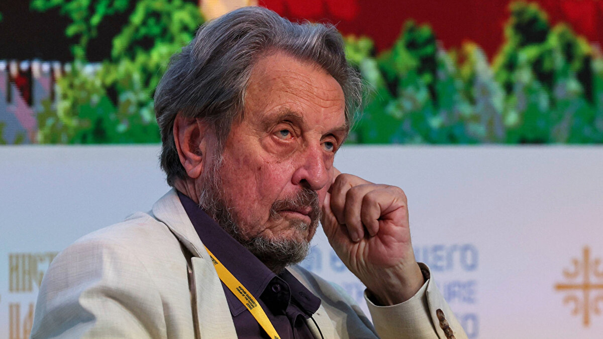 Errol Musk, gazeteye yaptığı açıklamada, cinsel istismar iddialarını yalanladı ve suçlamaları ortaya atan aile üyelerini Elon Musk'tan "para koparmaya çalışmakla" suçladı.<br><br>En büyük çocuğu Elon Musk ise 2017'de bir dergiye verdiği demeçte, babasının "akla gelebilecek kötü şeylerin neredeyse hepsini yaptığını" ifade etmişti.