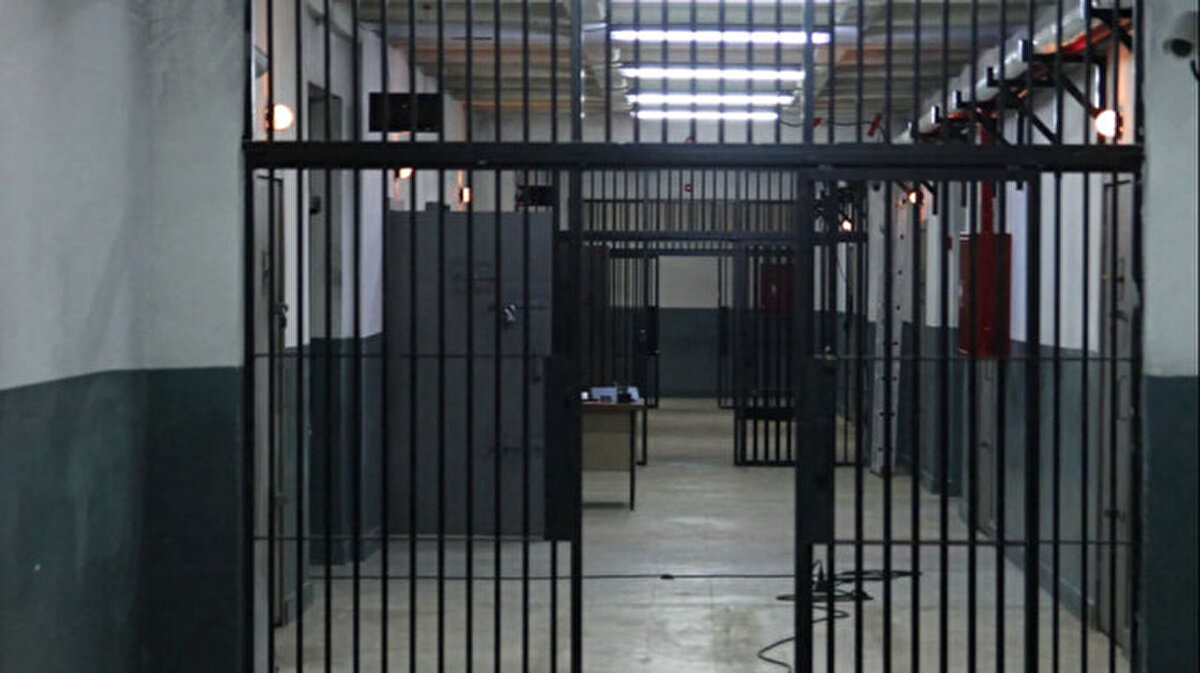 Düğünlerde ve asker uğurlamalarında ateş açma: Kutlama günlerinde, düğünlerde ve benzeri etkinliklerde havaya ateş açılması müstakil suç kapsamına alınacak. Kurusıkı tabancalar da düzenleme kapsamında olacak.