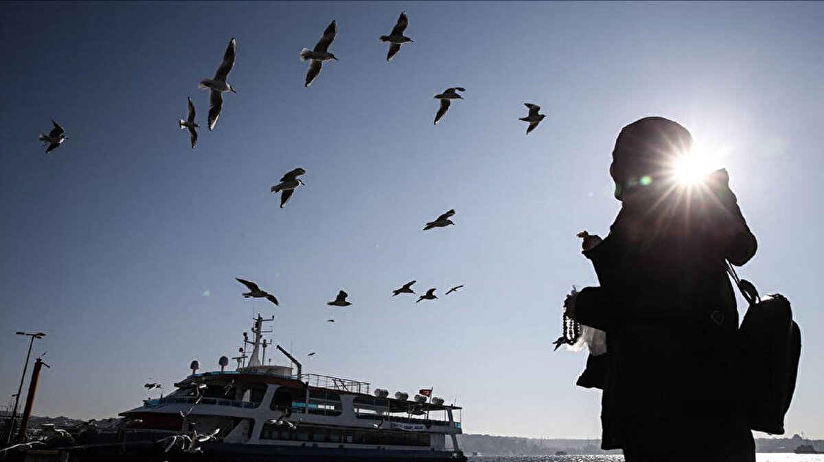 İÇ ANADOLU<br>Az bulutlu ve açık geçeceği tahmin ediliyor.<br><br>ANKARA 12°C, 29°C<br>Az bulutlu ve açık<br><br>ÇANKIRI 8°C, 31°C<br>Az bulutlu ve açık<br><br>ESKİŞEHİR 10°C, 30°C<br>Az bulutlu ve açık<br><br>KONYA 13°C, 29°C<br>Az bulutlu ve açık