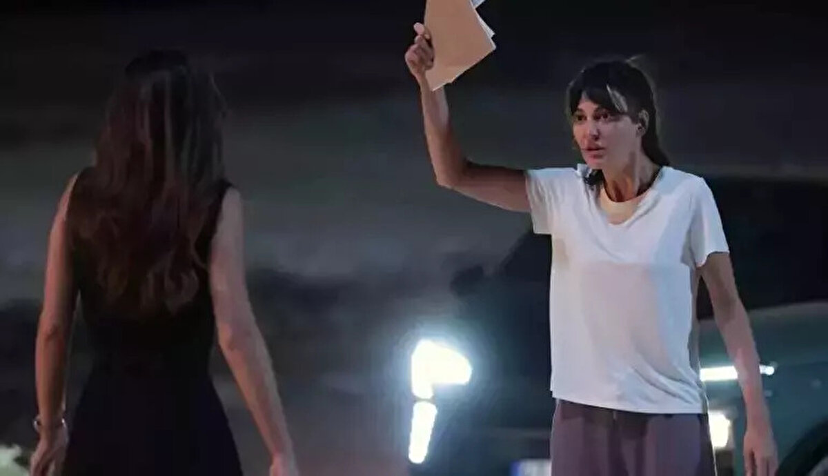 Sadakat’in Alya’yı suçlaması gerilimi artırırken, Mine’nin gizlice hastaneden kaçırılmasıyla dengeler değişti. Mine’nin elindeki belgeler Ecmel’e ulaşmadan önce Sadakat tarafından engellendi.