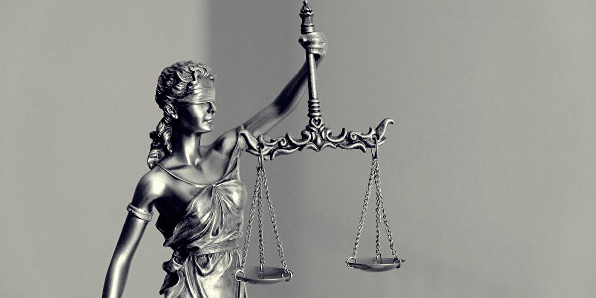 İrtikap suçu, 5237 sayılı Türk Ceza Kanunu’nun 250. maddesinde düzenlenmiştir. Kamu görevlisinin sahip olduğu yetkiyi kullanarak kendisine veya başkasına çıkar sağlaması amacıyla bir kişiyi icbar etmesi bu suçu oluşturur.