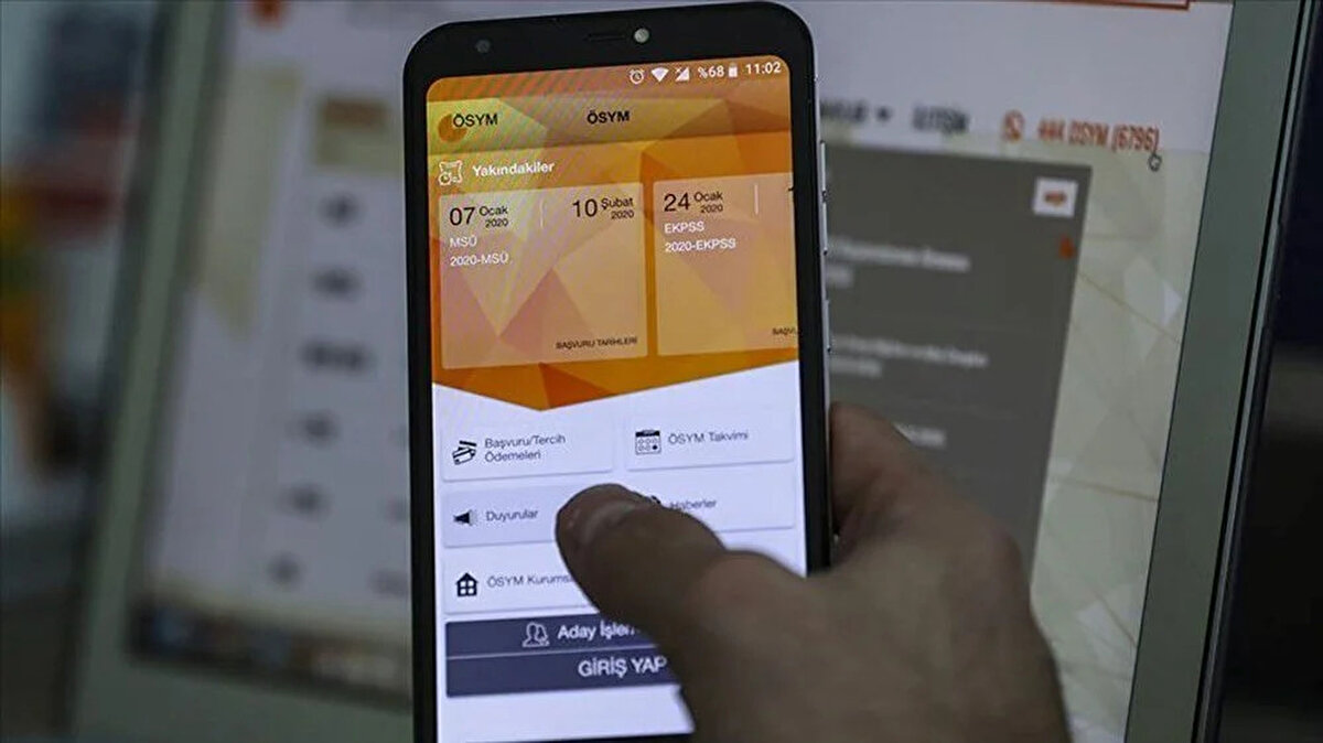 YKS ek tercih yerleştirme kılavuzu ne zaman yayımlanacak?<br><br>2025 yılı için YKS yerleştirme sonuçları açıklanırken, ek yerleştirme süreci için geri sayım başladı. Üniversite kayıt döneminde kayıt yapılmayan kontenjanlar boş kaldı ve bu kontenjanların ÖSYM tarafından hazırlanan ek tercih kılavuzunda yer alması bekleniyor.<br>Geçtiğimiz yıl YKS ek tercih kılavuzu 6 Eylül’de yayımlanmıştı. Bu yıl ise kılavuzun Ekim ayına girmeden adayların erişimine açılması öngörülüyor.