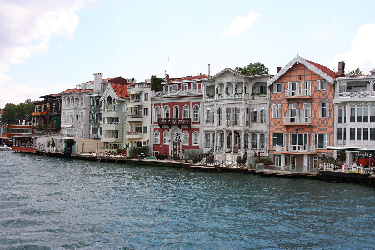 İSTANBUL, ÇEKMEKÖY, İlçesi'nde planlanan 3 adet elektrik kesintisi bulunmaktadır.<br>Bakım Çalışması<br>25.09.2025 09:30 - 17:00<br>Kesinti Nedeni: ŞEBEKE İYİLEŞTİRME ÇALIŞMALARI<br>Etkilenen Cadde / Sokak DENİZCİ, KIVILCIM, TURGUT ÖZAL, ÜLKER, RÜYA, SEVDA, KADIRGA, YUDUM, DURAK, ÜMRAN, KEMENÇE, DENİZER, BİRGÜL, EFELER, SEREN, KIBRIS, ATATÜRK, PEKŞEN, GÜLDEREN, GÜN<br>Bakım Çalışması<br>26.09.2025 09:30 - 14:00<br>Kesinti Nedeni: ŞEBEKE İYİLEŞTİRME ÇALIŞMALARI<br>Etkilenen Cadde / Sokak 161., REŞADİYE, 165., 171., 162., 166., AKDENİZ, GÜLSÜM, ADNAN KAHVECİ<br>Bakım Çalışması<br>26.09.2025 10:00 - 18:00<br>Kesinti Nedeni: ŞEBEKE İYİLEŞTİRME ÇALIŞMALARI<br>Etkilenen Cadde / Sokak FİŞEK, TAFLAN, DEMETBAĞI