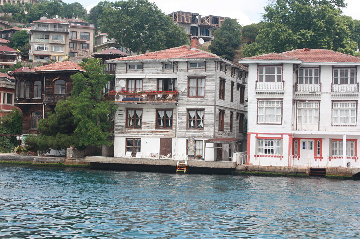 İSTANBUL, BEYKOZ, İlçesi'nde planlanan 6 adet elektrik kesintisi bulunmaktadır.<br><br><br>Bakım Çalışması<br>25.09.2025 09:30 - 15:30<br>Kesinti Nedeni: ŞEBEKE İYİLEŞTİRME ÇALIŞMALARI<br>Etkilenen Cadde / Sokak MARAŞAL MUSTAFA KEMAL<br>Bakım Çalışması<br>25.09.2025 10:00 - 18:30<br>Kesinti Nedeni: ŞEBEKE İYİLEŞTİRME ÇALIŞMALARI<br>Etkilenen Cadde / Sokak KATAR, ENGÜRÜ BAĞI, ŞEHİT ZEKERİYA SEÇKİN KAHRAMAN, ALEVLİ<br>Bakım Çalışması<br>25.09.2025 10:00 - 18:00<br>Kesinti Nedeni: ŞEBEKE İYİLEŞTİRME ÇALIŞMALARI<br>Etkilenen Cadde / Sokak SAĞLAM, FESLEĞEN, YAKIT, SİVRİH, SEBİL, MARAŞAL MUSTAFA KEMAL, ASİTANE, ACAR HATUN, DEĞİŞİM<br>Bakım Çalışması<br>26.09.2025 09:30 - 15:30<br>Kesinti Nedeni: ŞEBEKE İYİLEŞTİRME ÇALIŞMALARI<br>Etkilenen Cadde / Sokak ALİ BAHADIR, YÜZBAŞI OSMAN NURİ BEY, KEMENT<br>Bakım Çalışması<br>26.09.2025 10:00 - 18:00<br>Kesinti Nedeni: ŞEBEKE İYİLEŞTİRME ÇALIŞMALARI<br>Etkilenen Cadde / Sokak EMPATİ, ŞAHİNKAYA, FUNDALIK, AKBABA, İNCE CEVİZ, FİNAL<br>Bakım Çalışması<br>26.09.2025 09:00 - 18:30<br>Kesinti Nedeni: ŞEBEKE İYİLEŞTİRME ÇALIŞMALARI<br>Etkilenen Cadde / Sokak KİREÇOCAĞI, KARAYEL, ŞEHİT BAYRAM TOP, NAZIM TUR, DERTLİ, ALEV, ÇARDAK, HAZAR ÇIKMAZI, ŞEHİT EROL BAL, TEŞRİF ÇIKMAZI, YAZICISUYU, EMİRGAZİ, ŞEHİT GÖRKEM TAŞ