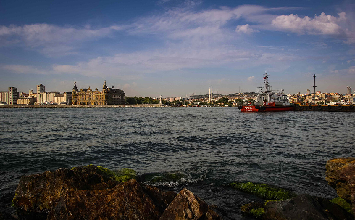 İSTANBUL, KADIKÖY, İlçesi'nde planlanan 3 adet elektrik kesintisi bulunmaktadır.<br><br>Bakım Çalışması<br>25.09.2025 10:00 - 18:00<br>Kesinti Nedeni: ŞEBEKE İYİLEŞTİRME ÇALIŞMALARI<br>Etkilenen Cadde / Sokak BAYAR, GÜRSOYLU<br>Bakım Çalışması<br>25.09.2025 09:30 - 18:30<br>Kesinti Nedeni: ŞEBEKE İYİLEŞTİRME ÇALIŞMALARI<br>Etkilenen Cadde / Sokak MEHMET ŞENGÜN, FENERLİREİS, BOZKIR, BAĞDAT, MISRA<br>Bakım Çalışması<br>26.09.2025 09:30 - 18:30<br>Kesinti Nedeni: ŞEBEKE İYİLEŞTİRME ÇALIŞMALARI<br>Etkilenen Cadde / Sokak FENER KALAMIŞ, ALARA