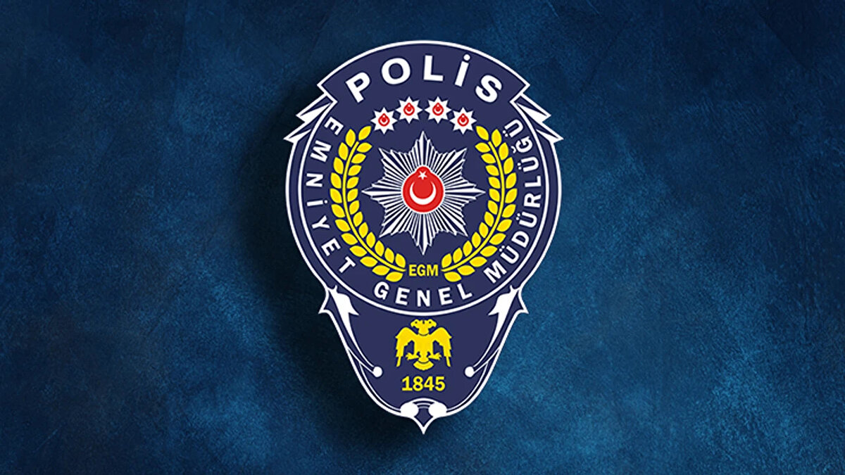 Binlerce polis memuru EGM maaş promosyon ihale tarihini merak ediyor. 2025 Kasım ayında dolacak olan promosyon dönemi, 2022 yılında önce 5 yıl, ardından 3 yıl olarak belirlenmişti. 27 bin TL’lik promosyon ödemeleri hesaplara yatırılmıştı. VakıfBank ile yapılan 3 yıllık anlaşmanın süresi dolmak üzere. Yeni ihale tarihi araştırılıyor.<br>