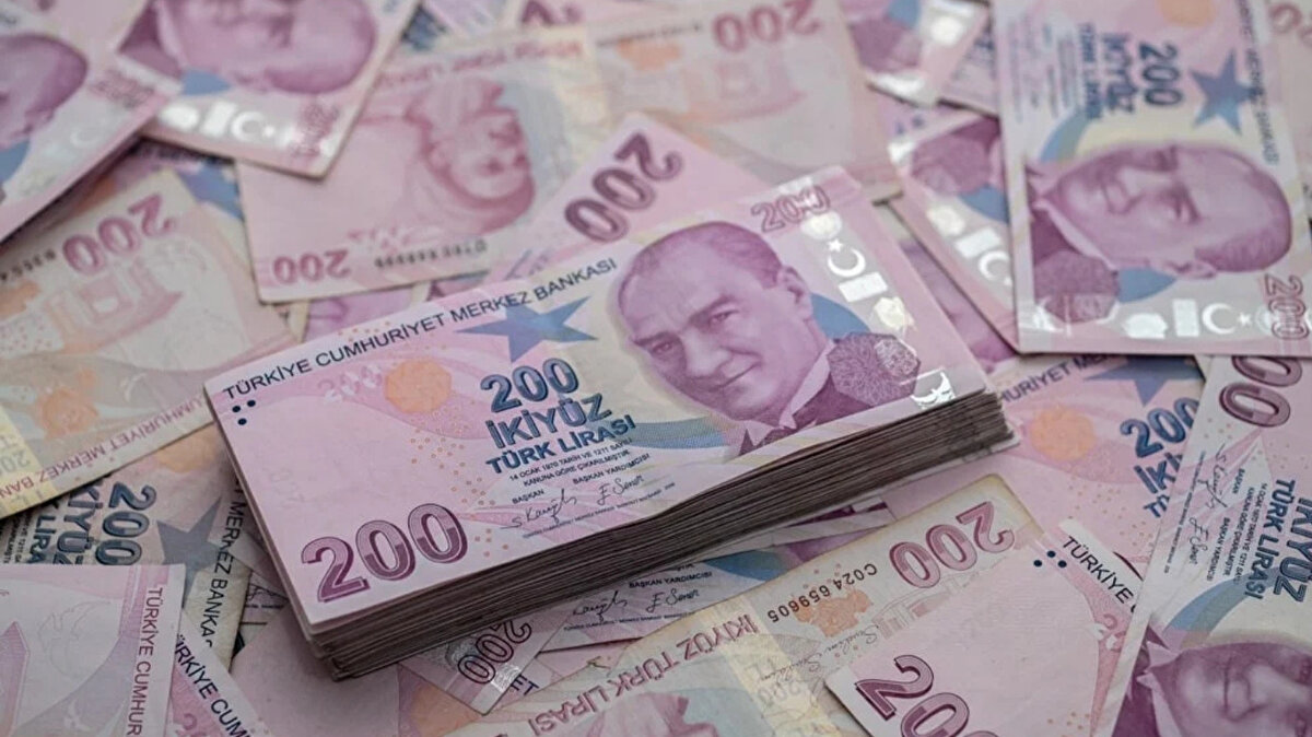 Döviz kuru tahminleri<br><br>Döviz tahminlerinde değişiklik yapılmadı.<br><br>2025 yıl sonu: 45 TL<br><br>2026 yıl sonu: 52 TL