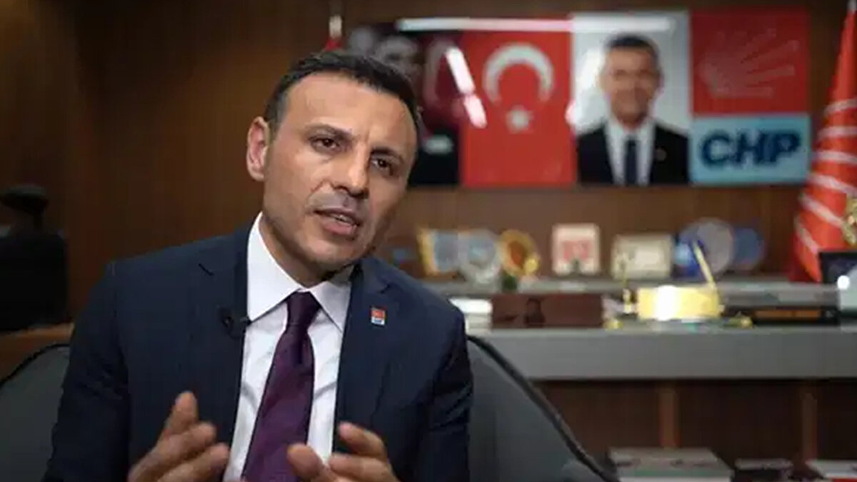 CHP İstanbul İl Başkanlığı seçiminde delegeler tercihini yaptı. 23 Eylül Çarşamba günü gerçekleştirilen kongrede Özgür Çelik yeniden CHP İstanbul İl Başkanı seçildi. 583 delegeden 414’ünün oyunu alan Çelik, koltuğunu korudu.