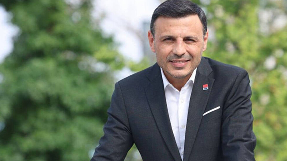 2018’de ilçe başkanı seçildi ve 2019’da yeniden göreve geldi. 2023’te gerçekleştirilen 38. Olağan İstanbul İl Kongresi’nde CHP İstanbul İl Başkanı seçildi.