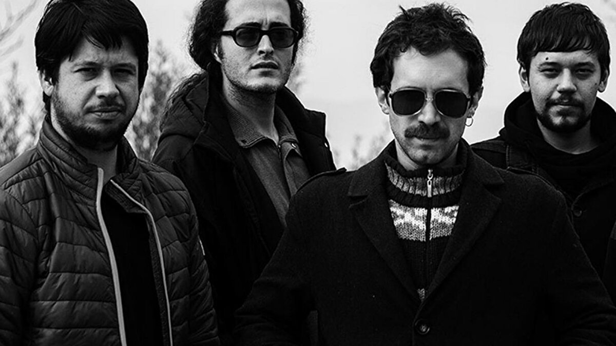 2019’daki Dünya Günlükleri albümü ve 2024’te yayınlanan Kahırlı Merdiven ile Adamlar, müzik listelerinde yeniden zirveye çıktı. Her şey yolunda gidiyor derken, grubun resmi Instagram hesabından gelen paylaşım hayranları şoke etti.