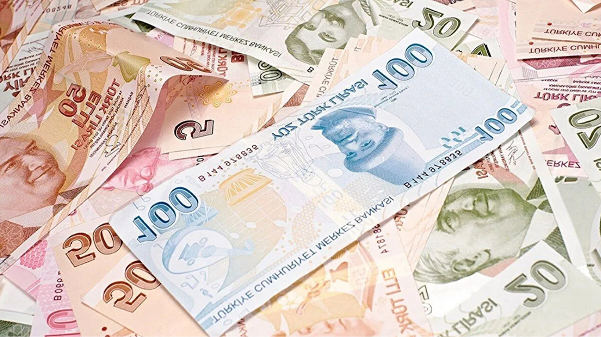 <br>Bayram, “Ne kıdem tazminatında, ne ihbar tazminatında ne de mevcut emeklilik haklarında herhangi bir eksilme olmayacak. Çalışanların ikinci bir emeklilik hakkı kazanması için işveren veya işsizlik fonundan sağlanan primlerin bir kısmı bu sisteme aktarılacak” dedi.<br>