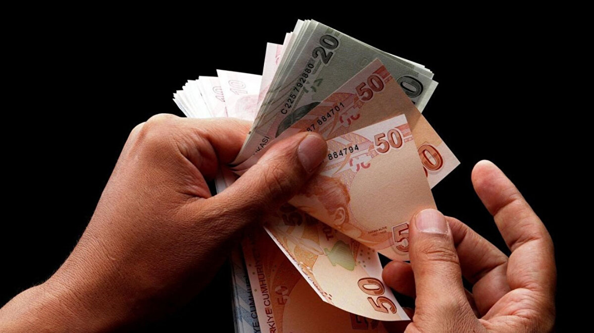 <br>Tamamlayıcı Emeklilik Sistemi’nde biriken primlerin, normal emeklilikte olduğu gibi erken çekilemeyeceğini aktaran Bayram, “BES’te belli koşullarda primlerin çekilmesi mümkün.<br><br>Ancak TES’te böyle bir imkân olmayacak. Yaş ve emeklilik koşullarının mevcut sistemle paralel olması bekleniyor” dedi.<br>