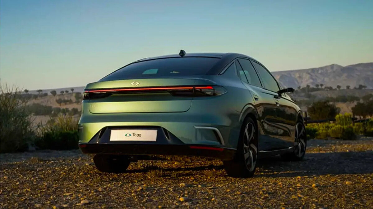 Tavan perdesi sayesinde araç, özellikle güneşli havalarda içerideki ısının artmasını önleyebilecek.