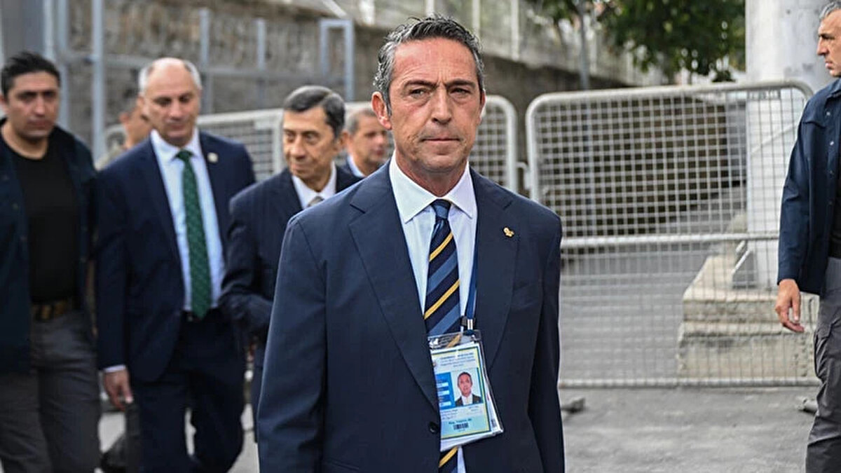 Koç döneminde Fenerbahçe, sezon başına ortalama 14 transfer yaptı. Tartışmalı transferler olsa da Ferdi Kadıoğlu, Arda Güler, Yusuf Akçiçek, Vedat Muriqi, Kim Min Jae ve Eljif Elmas gibi isimlerin satışından kulüp 130 milyon euronun üzerinde gelir elde etti.