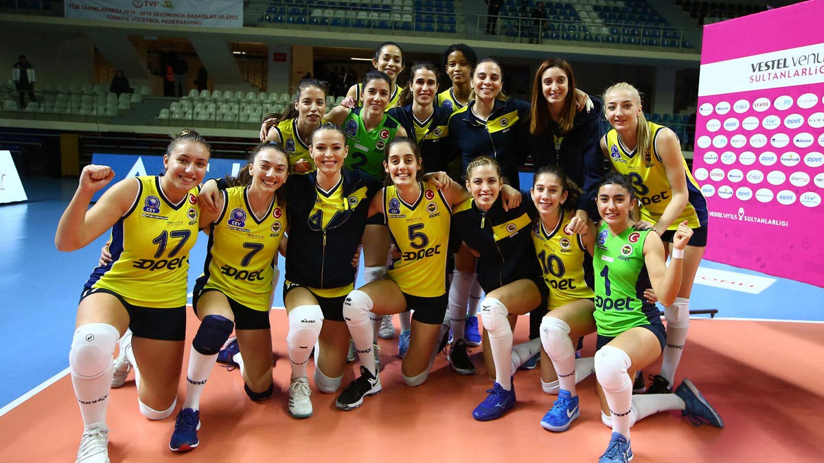 Voleybolda Avrupa kupası sevinci yaşanmadı. Ancak Türkiye’de kadınlarda 6, erkeklerde 4 şampiyonluk elde edildi.