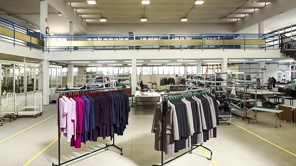 'Saat&Saat' 306'sı yurt dışında olmaz üzere toplam 690 mağazası bulunan "Aydınlı Giyim Grubu" için muhammen bedel olan 20.3 milyar lirayı teklif etti. Satış ihale komisyonunun onayından sonra netlik kazanacak.