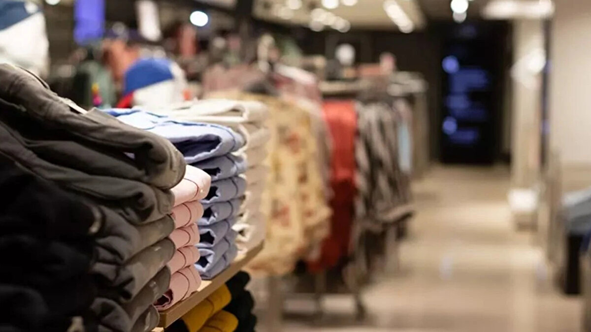 Bünyesinde; Pierre Cardin, Cacharel ve U.S Polo Assn. gibi dünyaca ünlü markalar bulunan Aydınlı Giyim Grubu'nun ihalesi dün yapıldı. Sabah'ın haberin göre Aydınlı Giyim Grubu için en yüksek teklif 'Saat&Saat' tarafından verildi.