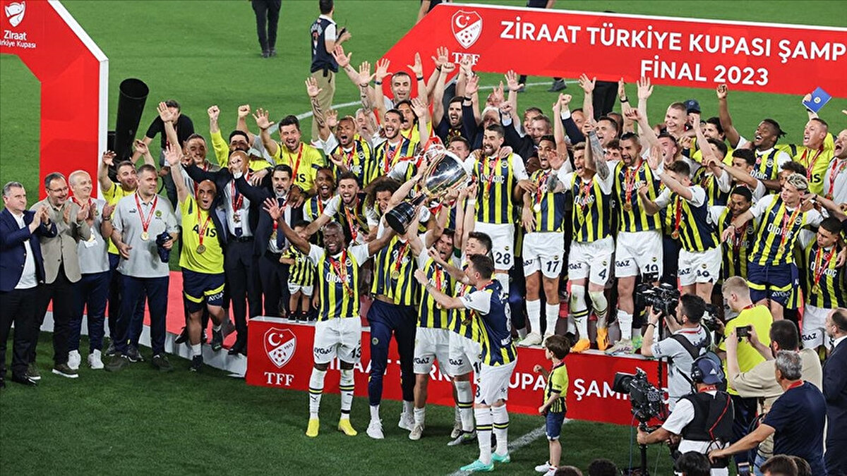Ali Koç döneminde futbolda tek kupa sevinci 2023’te kazanılan Türkiye Kupası oldu.<br><br>Süper Lig’de ise sarı-lacivertliler 6., 7., 3. ve 4 kez de 2. sırada yer aldı. Bu süreçte Galatasaray ile şampiyonluk farkı 6’ya yükseldi.