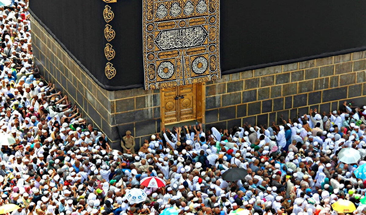 2026 Hac kurası ne zaman çekilecek?<br><br>Diyanet İşleri Başkanlığı, 2026 yılı Hac kura çekim tarihini henüz resmi olarak duyurmadı. Ancak geçmiş yıllarda kuralar genellikle Ekim sonu veya Kasım başı gibi yapılmıştı. Bu nedenle uzmanlar, 2026 Hac kurasının da yılın son çeyreğinde çekileceğini öngörüyor.