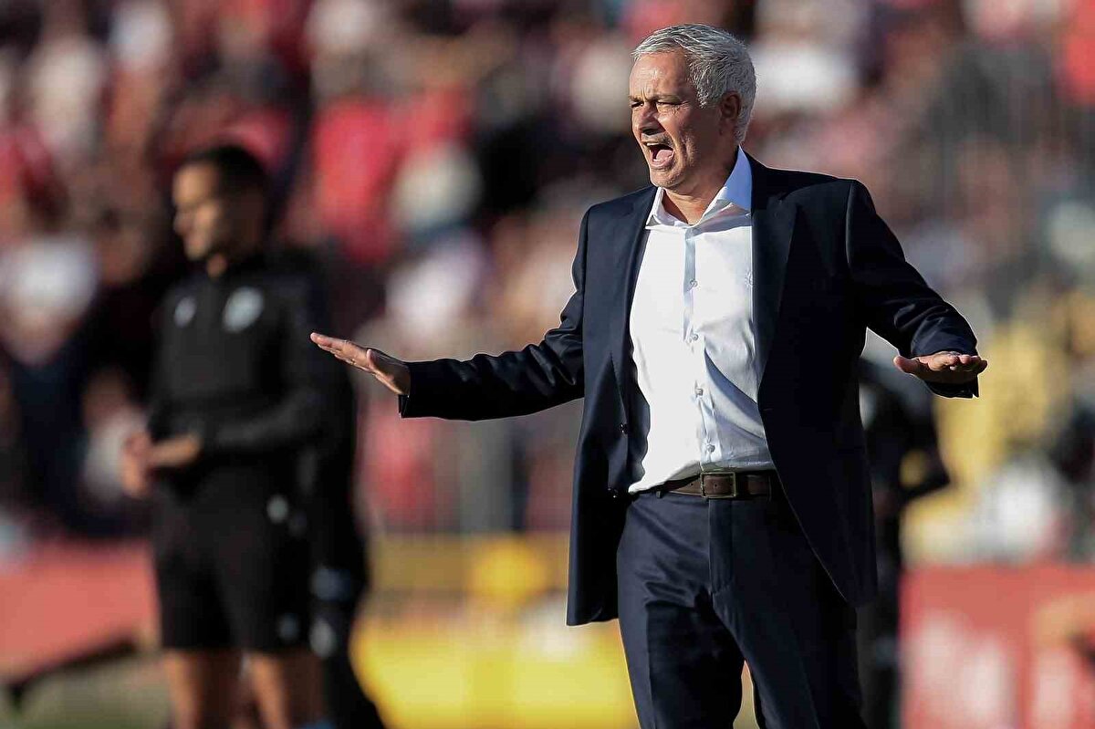 İkinci yarıya da hızlı başlayan Benfica, üst üste pozisyonlar kaçırdı. 