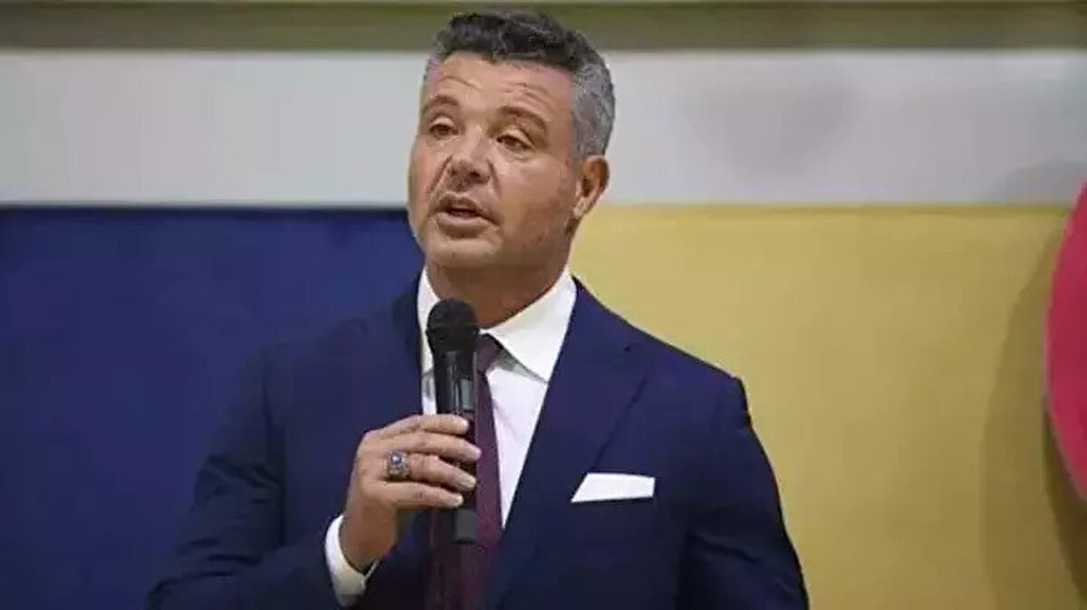 "Fenerbahçe'de Sadettin Saran'a başarılar diliyorum ama işi çok zor. Bu seneye de takım kötü başladı. Şu anda puan kaybetmeyen Galatasaray karşısında 6 puan geride.<br><br>