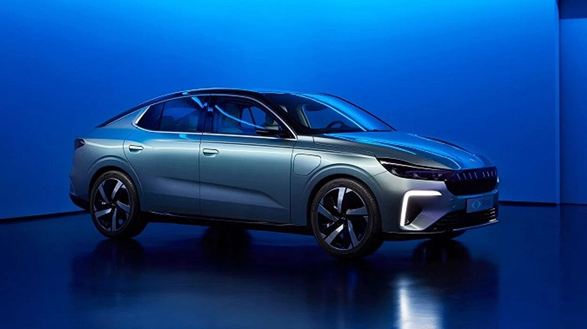 Türkiye’de otomobil almayı planlayanlar için kritik bir gelişme yaşandı. Yeni gümrük vergisi düzenlemesiyle bazı araçlarda fiyat artışı kapıda. Ancak diğer yandan, bazı markalarda indirim beklentisi doğdu. Yani önümüzdeki dönemde otomobil piyasasında hem zamlı hem de daha uygun fiyatlı modelleri bir arada görmek mümkün olacak.