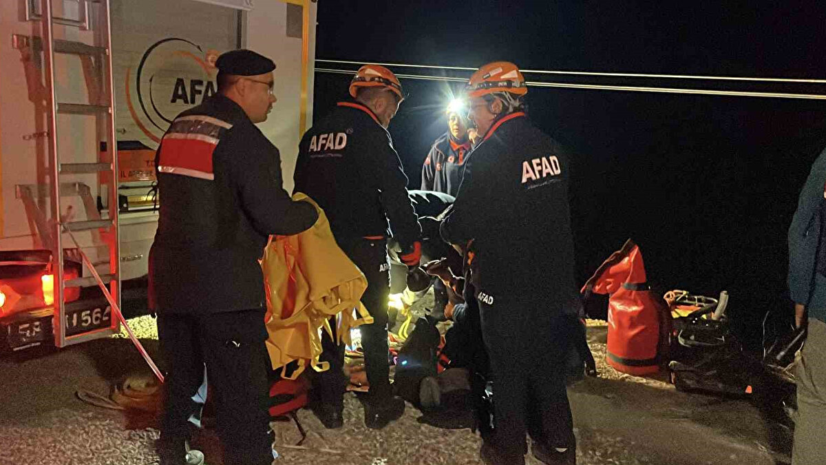 İhbar üzerine bölgeye sağlık ve kurtarma ekipleri yönlendirildi.